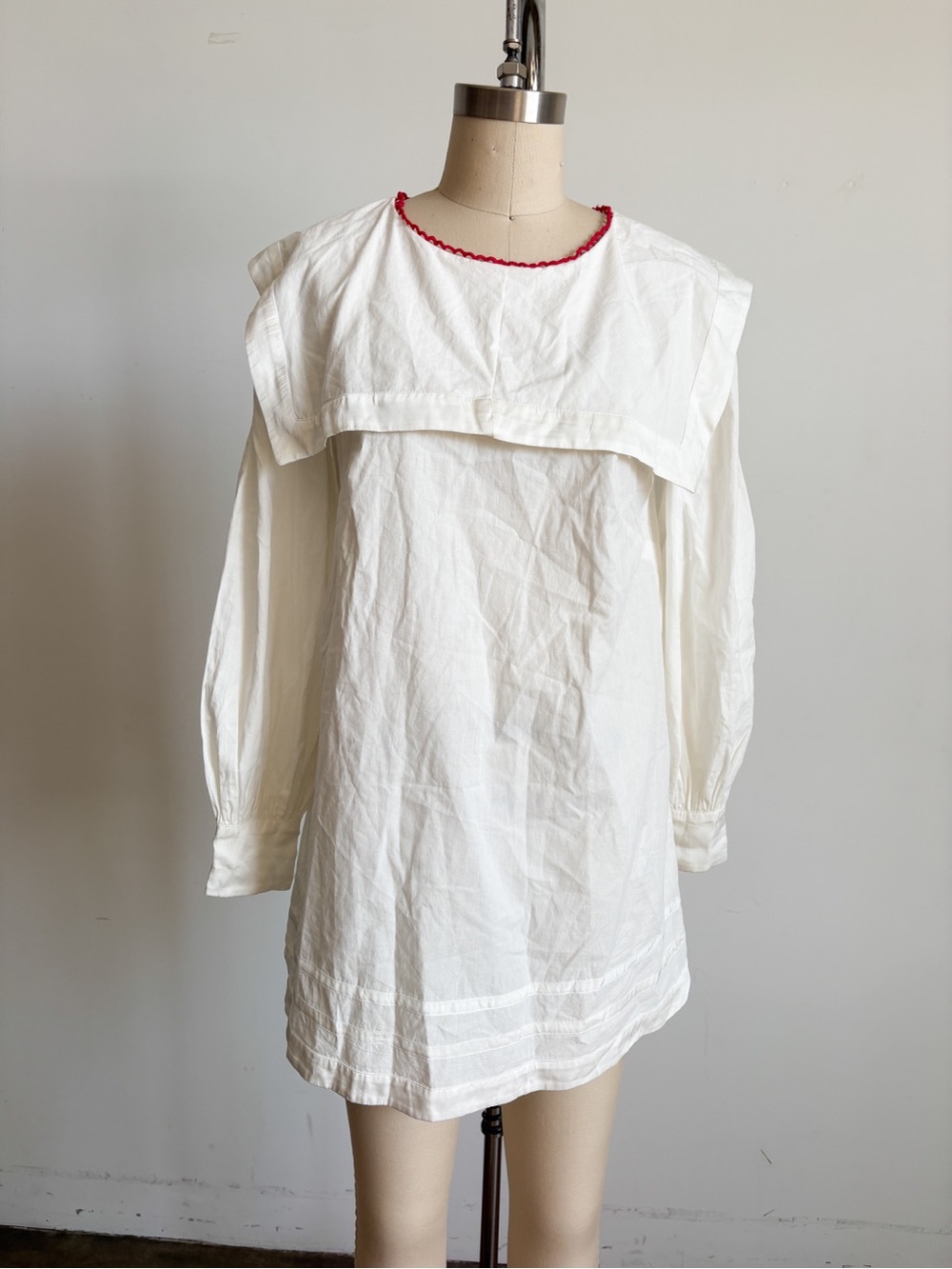 New For Love And Lemons White Mini Dress with Red Trim Collar Sz Small